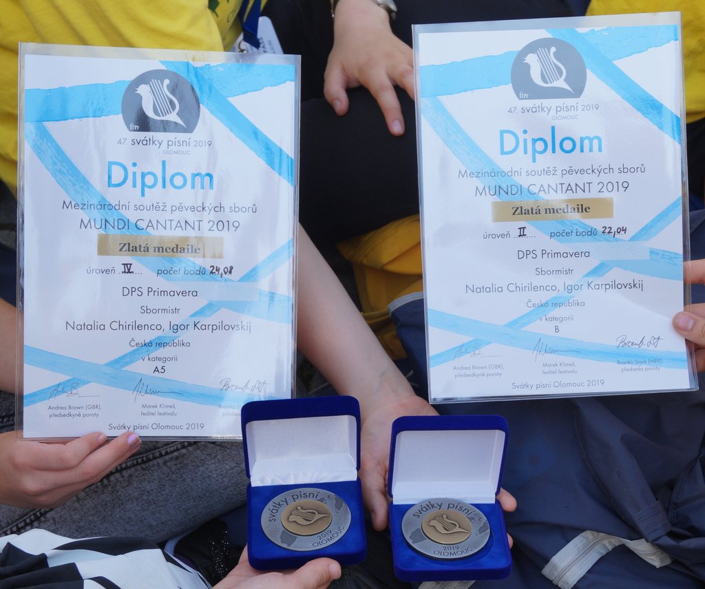Mezinárodní soutěž pěveckých sborů MUNDI CANTAT 2019, Olomouc: dvě zlaté medaile